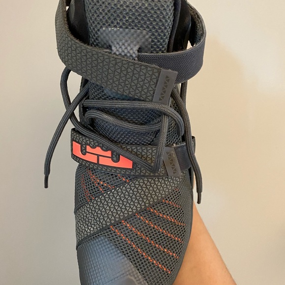 Men’s Nike Zoom shoes - Picture 3 of 5